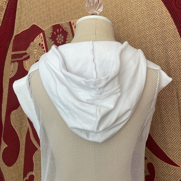 EUC Fabletics white sleeveless mesh hoodie - Picture 8 of 9
